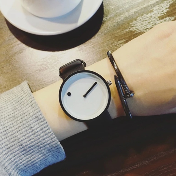 Other - ❤️NEW❤️ Unisex Creative Design Leather Watch